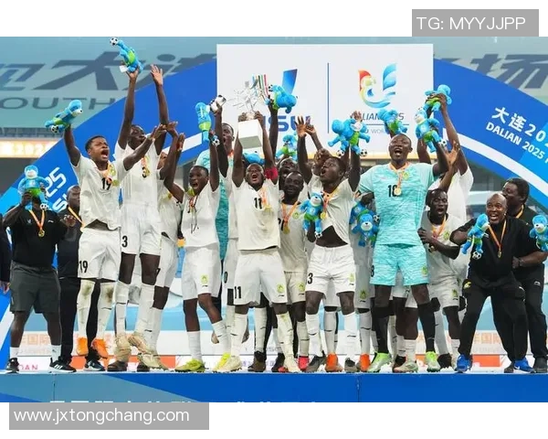 全球足球球星冠军排行：历史巅峰球员与顶级荣誉对比分析