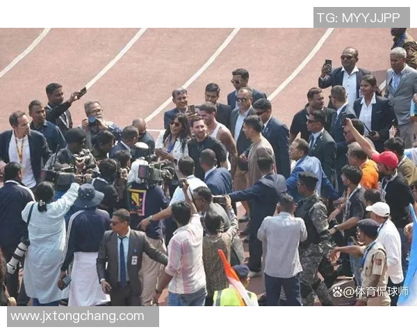 足球巨星驾车豪华聚会引热议场面堪比盛大庆典